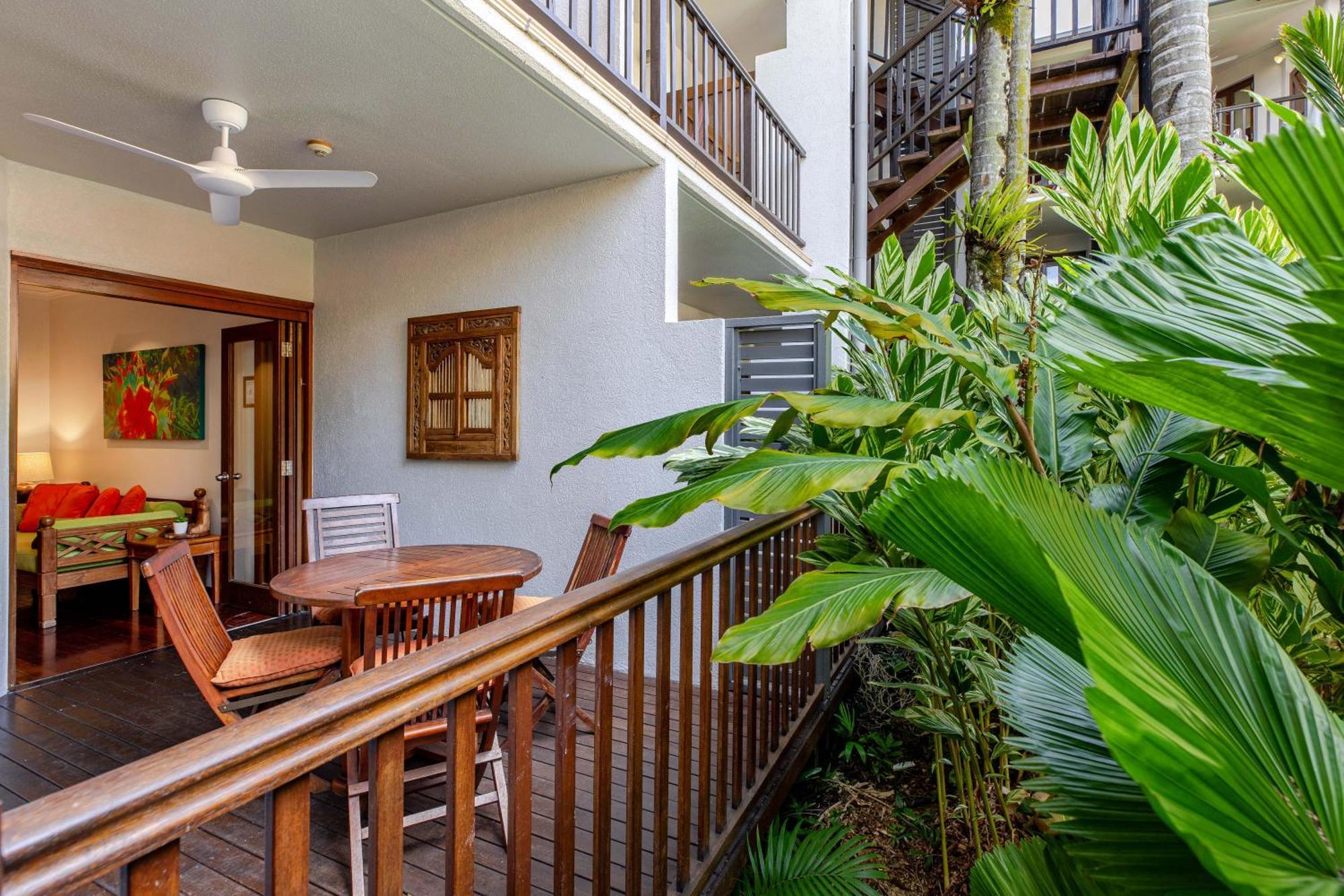 Deluxe One-Bedroom Apartment with Garden View